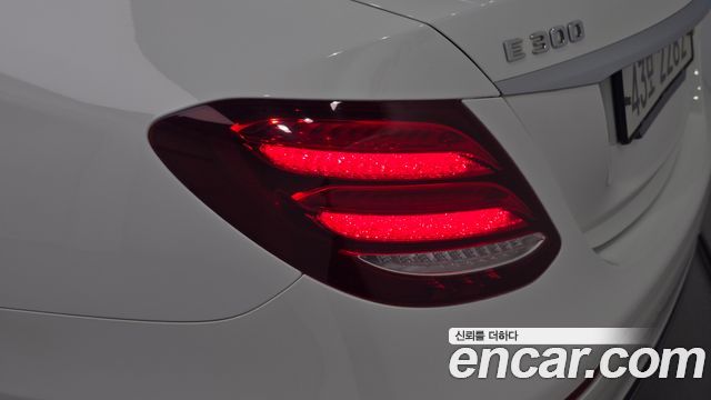 Mercedes-Benz E-Class (W213) E300 4MATIC Exclusive 2019 — фото 23