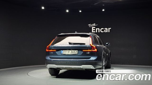 Volvo V90 Cross Country B5 Pro AWD 2021 — фото 4
