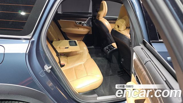 Volvo V90 Cross Country B5 Pro AWD 2021 — фото 15