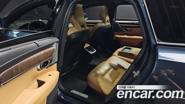 Volvo V90 Cross Country B5 Pro AWD 2021 — фото 16