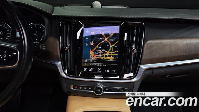 Volvo V90 Cross Country B5 Pro AWD 2021 — фото 18