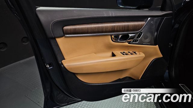 Volvo V90 Cross Country B5 Pro AWD 2021 — фото 30