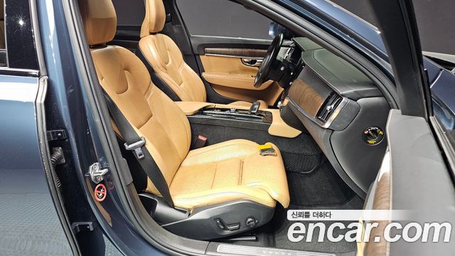 Volvo V90 Cross Country B5 Pro AWD 2021 — фото 32