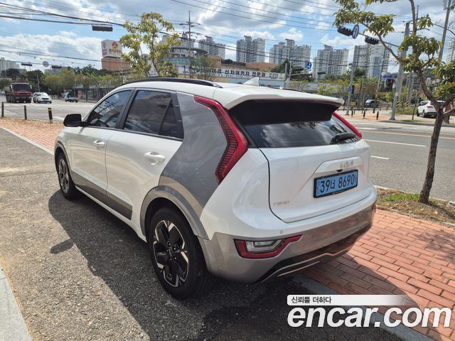 Kia Niro Plus Earth 2023 — фото 2