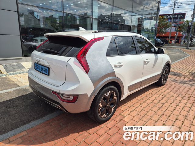 Kia Niro Plus Earth 2023 — фото 17