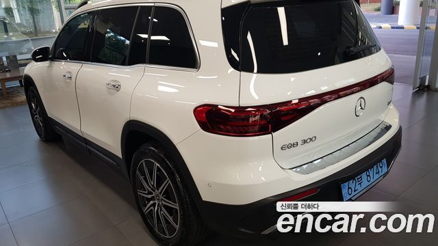 Mercedes-Benz EQB (X243) EQB300 4MATIC AMG Line 2026 — фото 2
