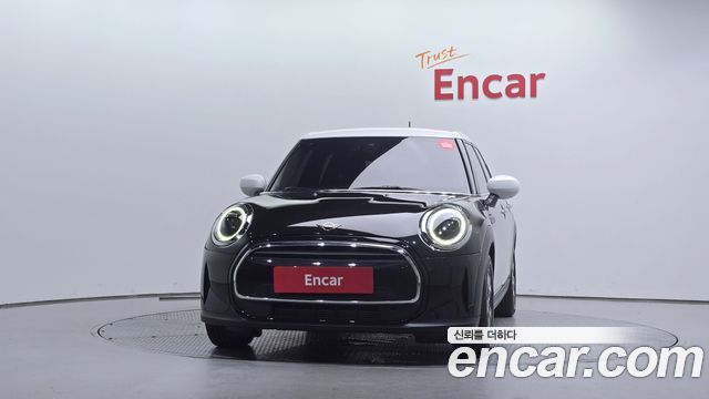 MINI Cooper 5Door Classic Third Generation 2023 — фото 3