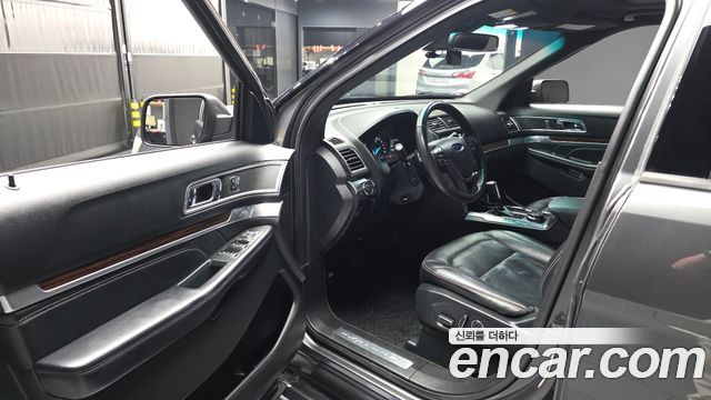 Ford Explorer 2.3 Limited 4WD 5th 2017 — фото 10