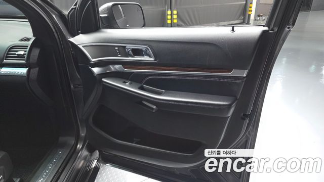 Ford Explorer 2.3 Limited 4WD 5th 2017 — фото 30