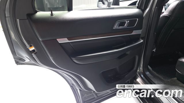 Ford Explorer 2.3 Limited 4WD 5th 2017 — фото 31