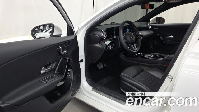 Mercedes-Benz A-Class (W177) A250 4MATIC Sedan 2020 — фото 10