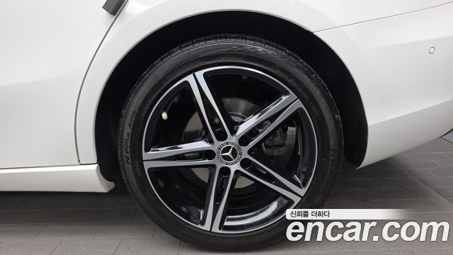 Mercedes-Benz A-Class (W177) A250 4MATIC Sedan 2020 — фото 21