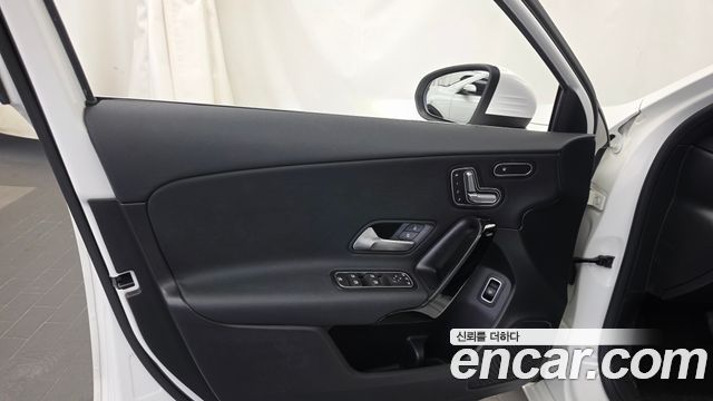 Mercedes-Benz A-Class (W177) A250 4MATIC Sedan 2020 — фото 24