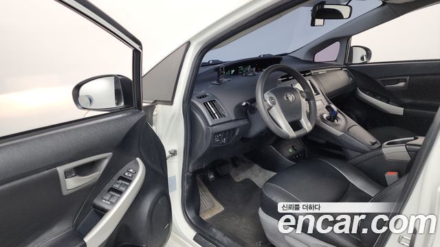 Toyota Prius 1.8 M 2014 — фото 10