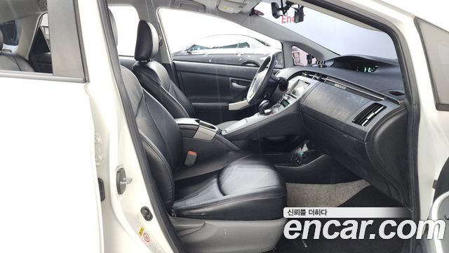 Toyota Prius 1.8 M 2014 — фото 11
