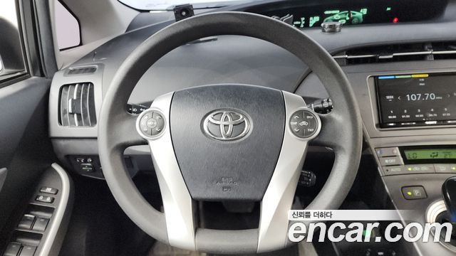 Toyota Prius 1.8 M 2014 — фото 15