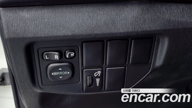 Toyota Prius 1.8 M 2014 — фото 19