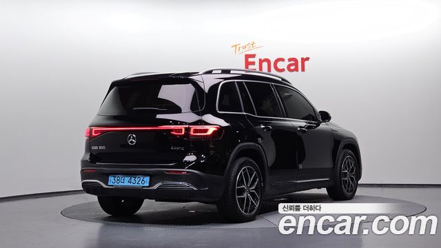 Mercedes-Benz EQB (X243) EQB300 4MATIC AMG Line 2022 — фото 2