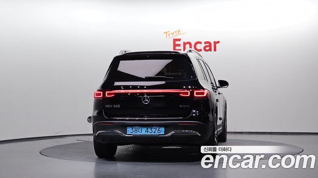 Mercedes-Benz EQB (X243) EQB300 4MATIC AMG Line 2022 — фото 4