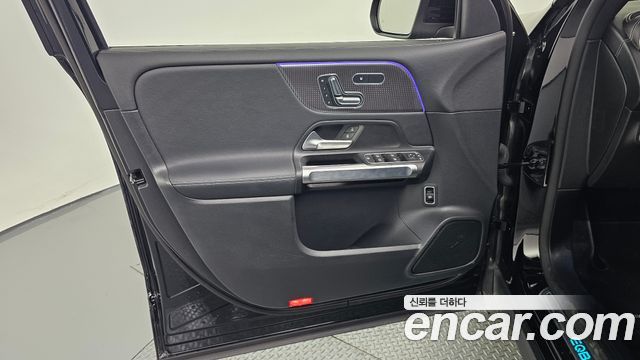 Mercedes-Benz EQB (X243) EQB300 4MATIC AMG Line 2022 — фото 24