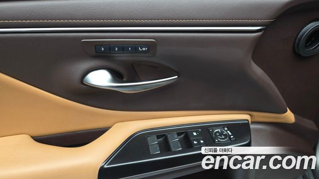 Lexus ES300h (VII) Luxury 2019 — фото 31