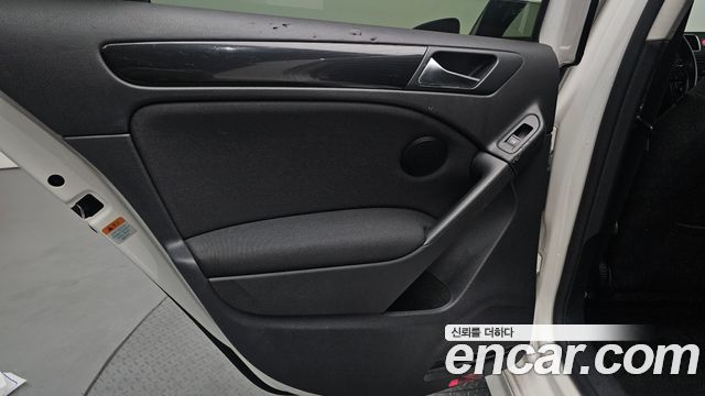 Volkswagen Golf (VI) 1.6 TDI Blue Motion StyleEdition 2013 — фото 31