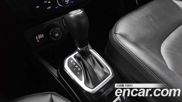 Jeep Renegade 2.4 80th Edition AWD 2021 — фото 9