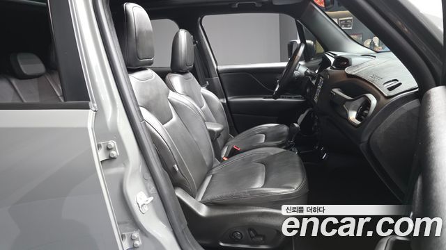 Jeep Renegade 2.4 80th Edition AWD 2021 — фото 11
