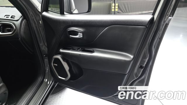 Jeep Renegade 2.4 80th Edition AWD 2021 — фото 24