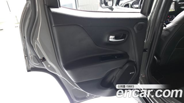 Jeep Renegade 2.4 80th Edition AWD 2021 — фото 25