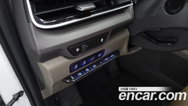 Kia Carnival (IV) HEV 9-Seater Hi-Limousine (Special vehicle) 2025 — фото 17