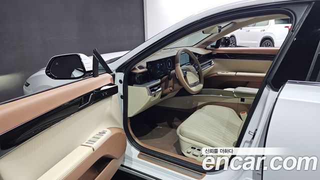 Hyundai Grandeur (GN7) 2,5 Gasoline 2WD Calligraphy 2025 — фото 10