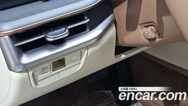 Hyundai Grandeur (GN7) 2,5 Gasoline 2WD Calligraphy 2025 — фото 21