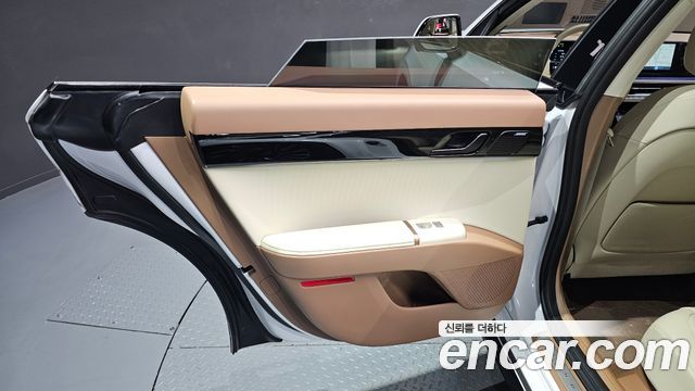 Hyundai Grandeur (GN7) 2,5 Gasoline 2WD Calligraphy 2025 — фото 31