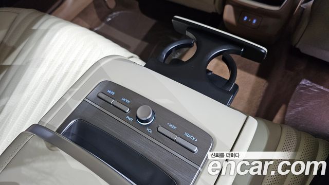 Hyundai Grandeur (GN7) 2,5 Gasoline 2WD Calligraphy 2025 — фото 36