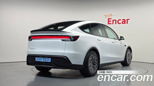 Tesla Model Y L Long Range AWD 2026 — фото 2