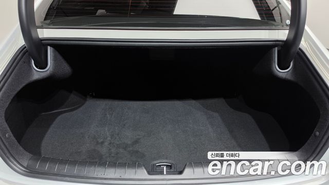 Hyundai Grandeur (GN7) 2,5 Gasoline 2WD Premium 2023 — фото 18