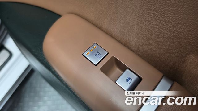 Hyundai Grandeur (GN7) 2,5 Gasoline 2WD Premium 2023 — фото 35
