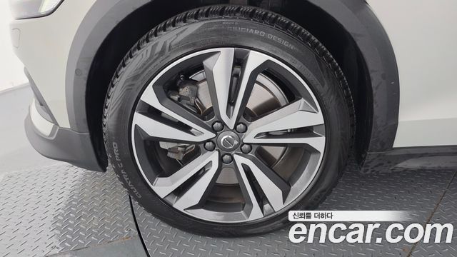 Volvo V60 Cross Keonteuri (II) B5 Pro AWD 2021 — фото 5