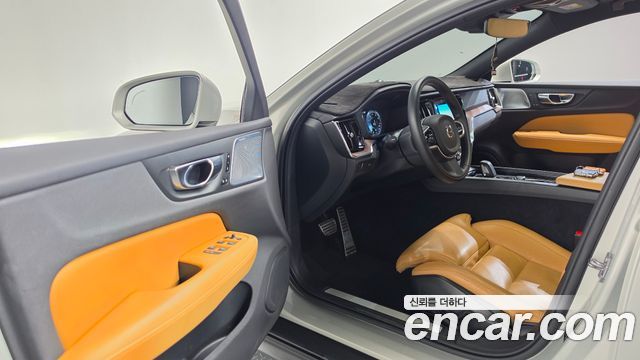 Volvo V60 Cross Keonteuri (II) B5 Pro AWD 2021 — фото 10