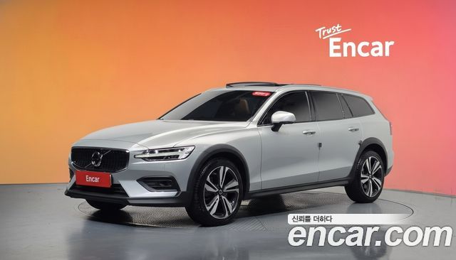 Volvo V60 Cross Keonteuri (II) B5 Pro AWD 2021 — фото 1