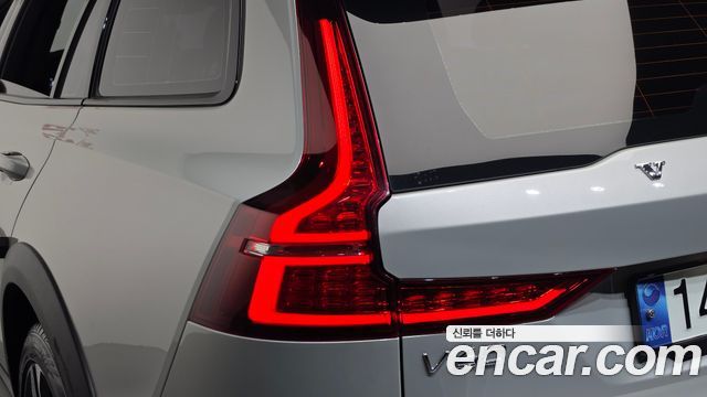 Volvo V60 Cross Keonteuri (II) B5 Pro AWD 2021 — фото 23