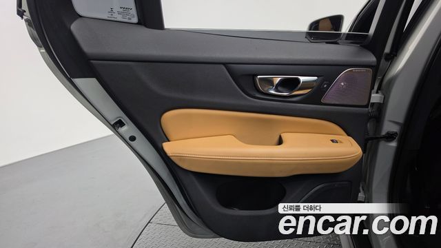 Volvo V60 Cross Keonteuri (II) B5 Pro AWD 2021 — фото 25