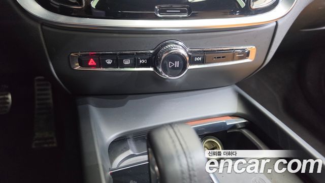 Volvo V60 Cross Keonteuri (II) B5 Pro AWD 2021 — фото 34