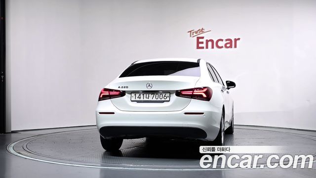 Mercedes-Benz A-Class (W177) A220 Sedan 2020 — фото 4