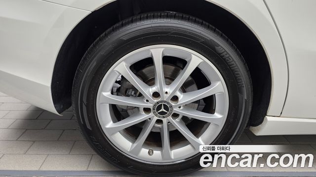 Mercedes-Benz A-Class (W177) A220 Sedan 2020 — фото 5