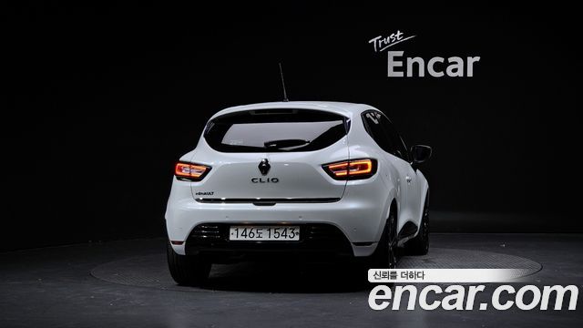 Renault Korea Clio Intens Panoramic 2019 — фото 4