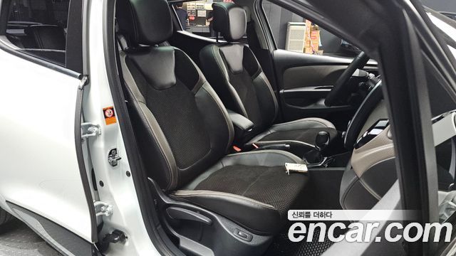 Renault Korea Clio Intens Panoramic 2019 — фото 10
