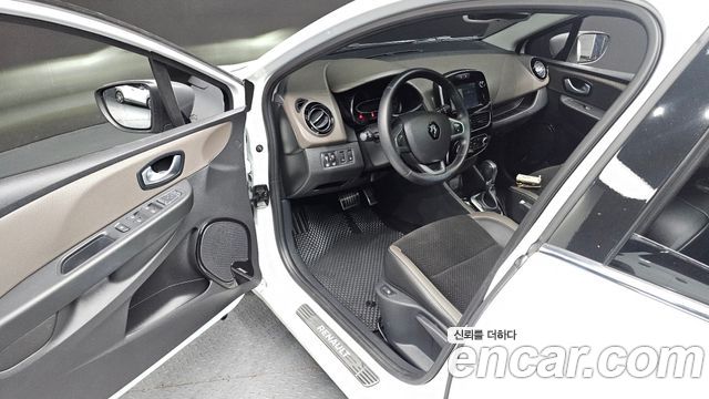 Renault Korea Clio Intens Panoramic 2019 — фото 11