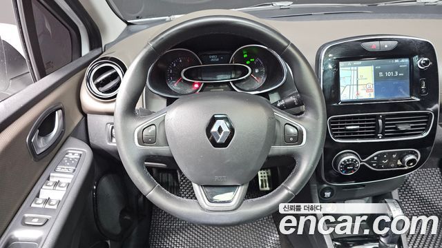Renault Korea Clio Intens Panoramic 2019 — фото 13